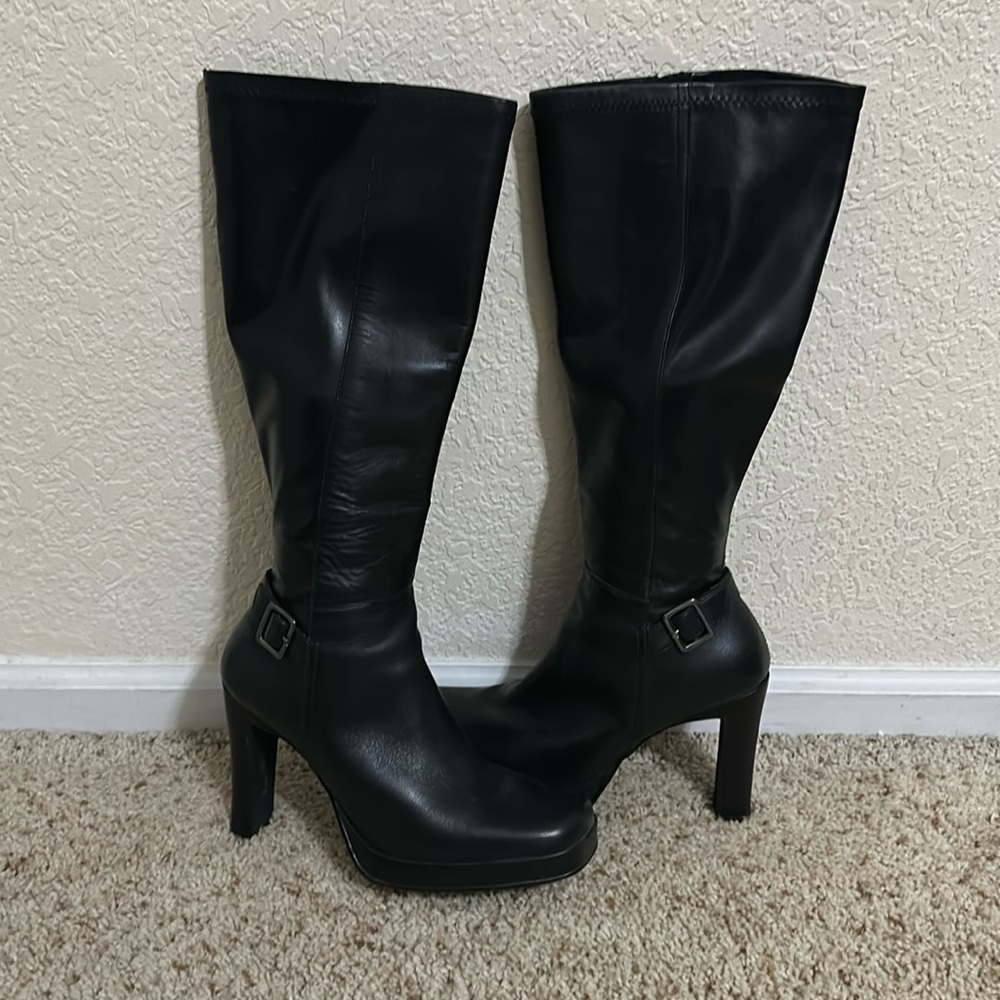 Women’s Tall Black leather boots. Sz 7